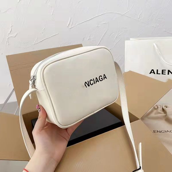 women's bag 2021 new letter printed single shoulder messenger small square home camera solid color zipper
women's bag 2021 new letter printed single shoulder messenger small square home camera solid color zipper
