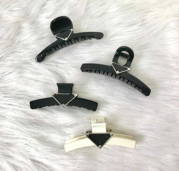 european and american triangle letter clamps black resin hair volume large niche big brand french headdress female fast, Slivery;golden
european and american triangle letter clamps black resin hair volume large niche big brand french headdress female fast, Slivery;golden