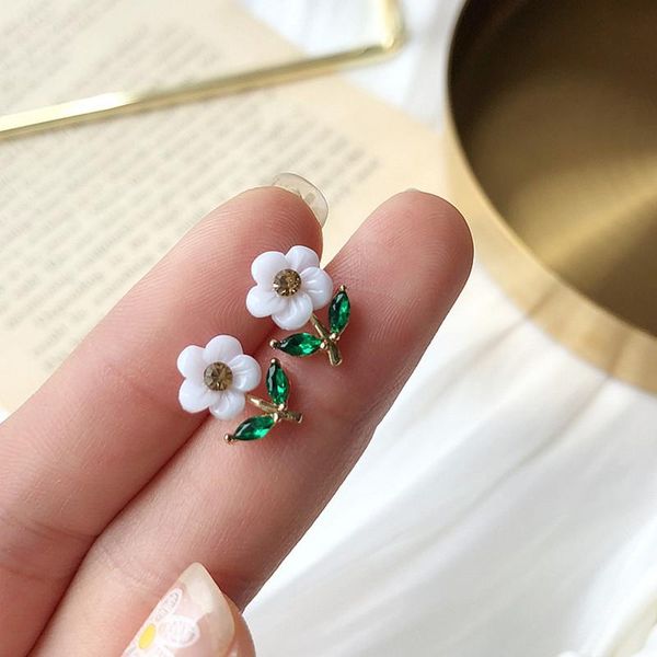 contracted sweet resin flowers women earrings joker korean temperament fashion stud jewelry, Golden;silver
contracted sweet resin flowers women earrings joker korean temperament fashion stud jewelry, Golden;silver