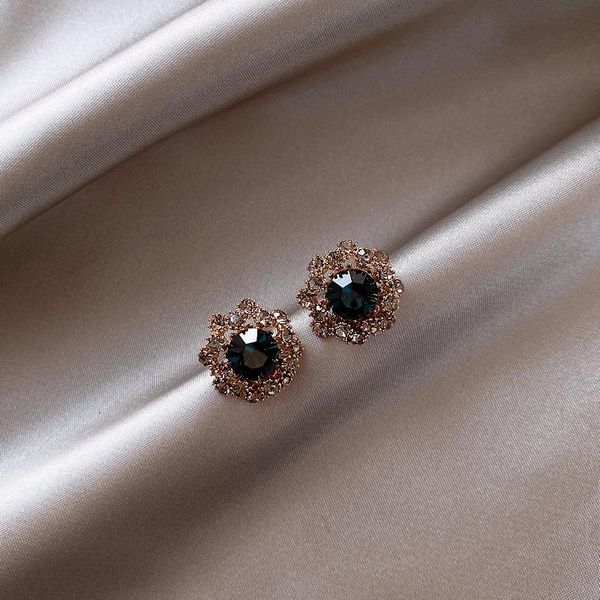 stud korea selling fashion jewelry petite royal blue crystal earrings elegant retro women's party, Golden;silver
stud korea selling fashion jewelry petite royal blue crystal earrings elegant retro women's party, Golden;silver