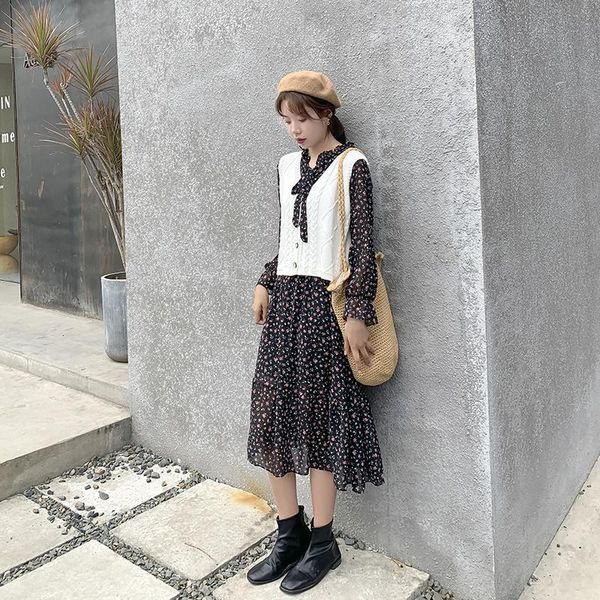 casual dresses coigarsam knitting women dress chiffon floral print white black knitted vest 7587, Black;gray
casual dresses coigarsam knitting women dress chiffon floral print white black knitted vest 7587, Black;gray