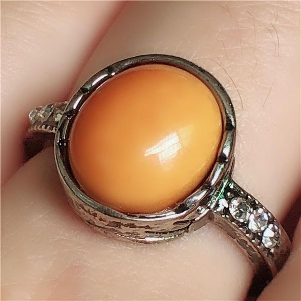 vintage oval resin ring for women inlaid orange cameo with white crystal rings silver color wedding simple h4t055, Slivery;golden
vintage oval resin ring for women inlaid orange cameo with white crystal rings silver color wedding simple h4t055, Slivery;golden