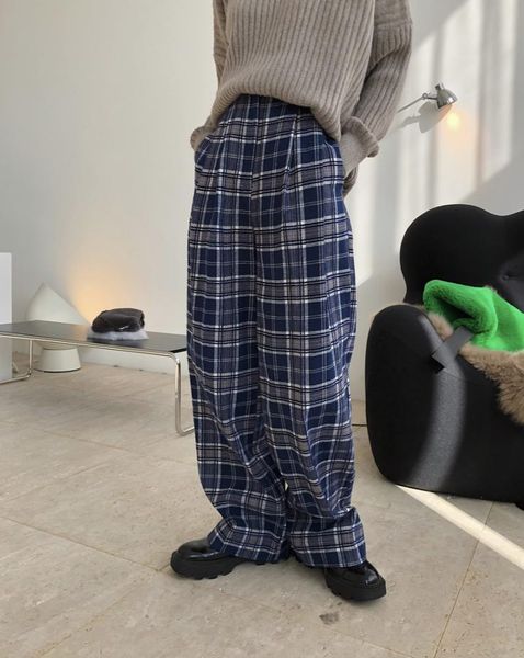 woman model cotton-wool classic plaid trousers women's pants & capris, Black;white
woman model cotton-wool classic plaid trousers women's pants & capris, Black;white