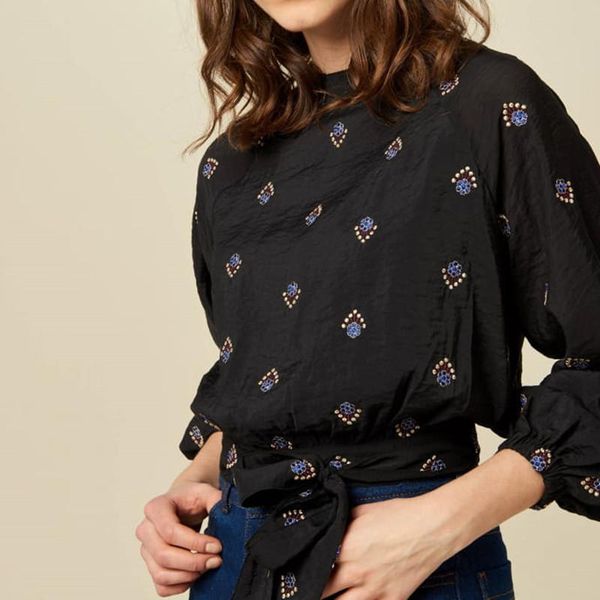 black lace-up shirt women's flower embroidery pattern blouse o-neck back hollow out & 2021 spring blouses shirts, White
black lace-up shirt women's flower embroidery pattern blouse o-neck back hollow out & 2021 spring blouses shirts, White