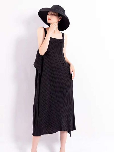 dress miyake sleeveless fold irregular solid square collar sling, Black;gray
dress miyake sleeveless fold irregular solid square collar sling, Black;gray