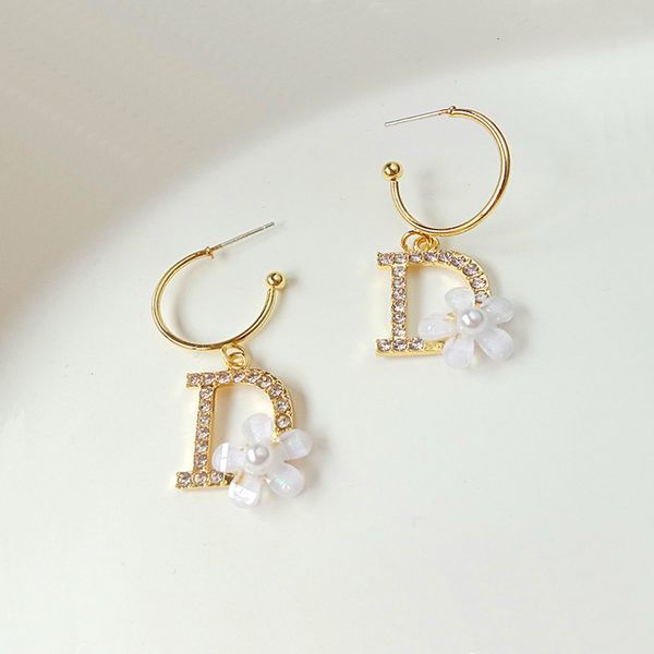 fashion korean earrings female s925 diamond studded letter d acrylic pearl flower new, Golden
fashion korean earrings female s925 diamond studded letter d acrylic pearl flower new, Golden