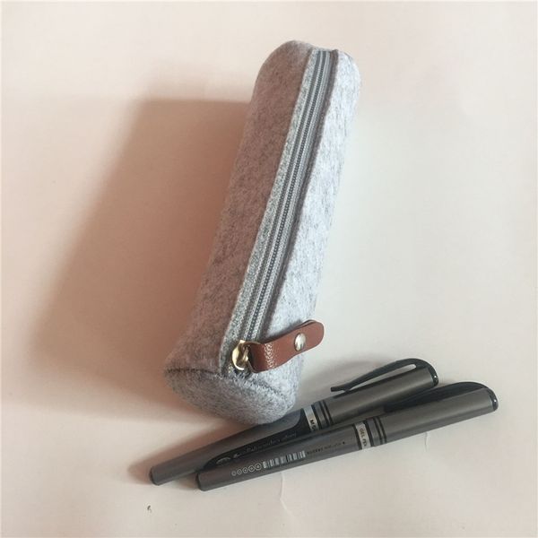 fRB customized simple felt case storage stationery pencil bags box felt solid color large capacity stationery storage bag student pencil ca
fRB customized simple felt case storage stationery pencil bags box felt solid color large capacity stationery storage bag student pencil ca