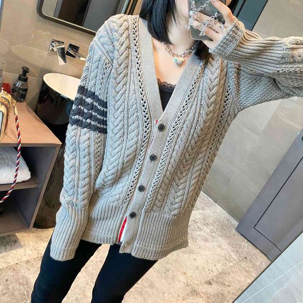 2021 new fashion brand tb british college style autumn winter v-neck coarse twist wool knitted cardigan women's sweater spring, White;black
2021 new fashion brand tb british college style autumn winter v-neck coarse twist wool knitted cardigan women's sweater spring, White;black