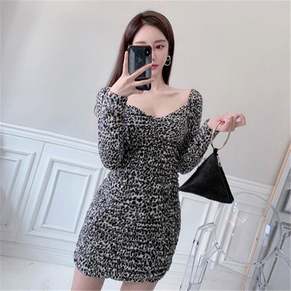 casual dresses fashion off shoulder one word collar pleated slim dress elegance women charming leopard print holiday party 2021, Black;gray
casual dresses fashion off shoulder one word collar pleated slim dress elegance women charming leopard print holiday party 2021, Black;gray