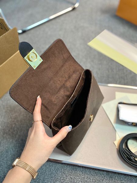 high-capacity joker sense single advanced shoulder of bag coffee color matching commuter fashion inclined leather hooves buckle female 2021
high-capacity joker sense single advanced shoulder of bag coffee color matching commuter fashion inclined leather hooves buckle female 2021