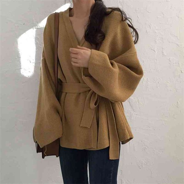 knit sweater autumn female design sense niche v-neck strap coat retro hong kong style cardigan gx1380 210507, White;black
knit sweater autumn female design sense niche v-neck strap coat retro hong kong style cardigan gx1380 210507, White;black