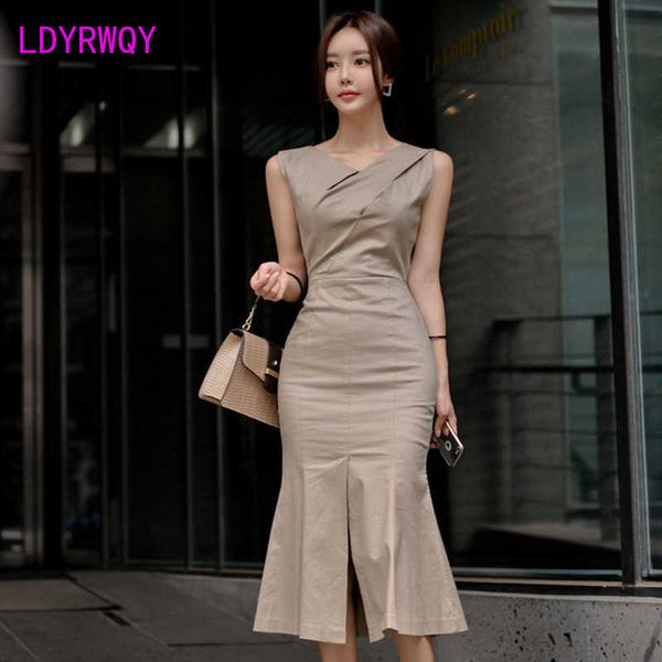 summer simple fashion v-neck sleeveless slim package hip split fishtail dress office lady cotton 210603, Black;gray
summer simple fashion v-neck sleeveless slim package hip split fishtail dress office lady cotton 210603, Black;gray