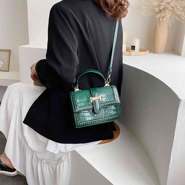 rivets pu leather messenger bags for women 2020 fashion crossbody shoulder bag female luxury travel handbags and purses lj200128
rivets pu leather messenger bags for women 2020 fashion crossbody shoulder bag female luxury travel handbags and purses lj200128