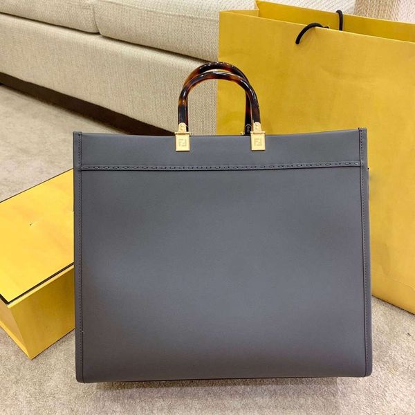 higt quality sunshine tote fashion women shoulder bags chain msenger bag leather handbags shell purse ladi cosmetic crossbodys 2021
higt quality sunshine tote fashion women shoulder bags chain msenger bag leather handbags shell purse ladi cosmetic crossbodys 2021