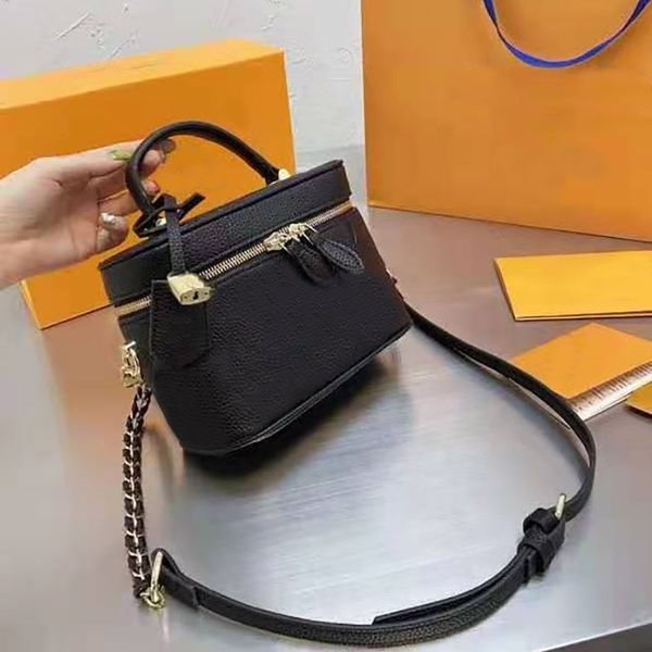 fashion print makeup bag 2021 designer ladies cosmetic bags brand selling large capacity handbag with box
fashion print makeup bag 2021 designer ladies cosmetic bags brand selling large capacity handbag with box