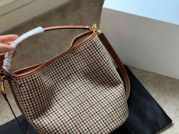 bag shoulder designer bags luxury brand bucket fashion simple square bag women's designer messenger mobile phone handbags 1220
bag shoulder designer bags luxury brand bucket fashion simple square bag women's designer messenger mobile phone handbags 1220