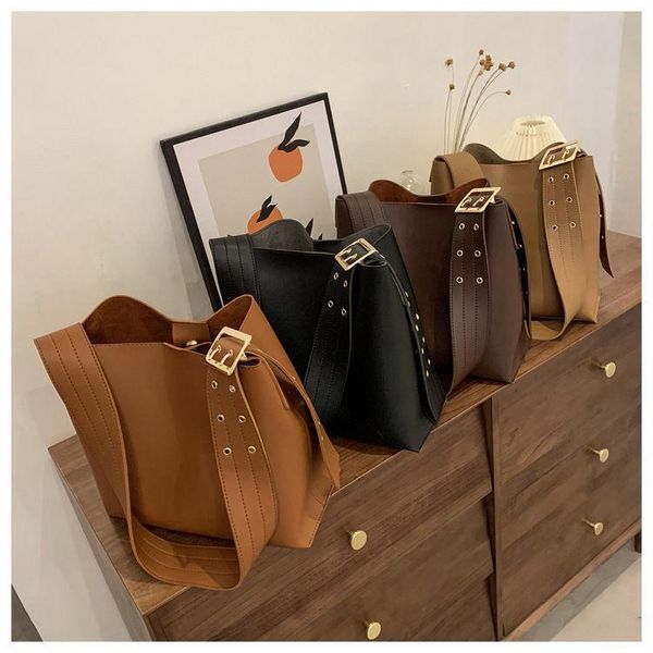 evening bags fashion retro pu leather shoulder bag for women messenger female crossbody designer girls ladies large capacity handbag
evening bags fashion retro pu leather shoulder bag for women messenger female crossbody designer girls ladies large capacity handbag