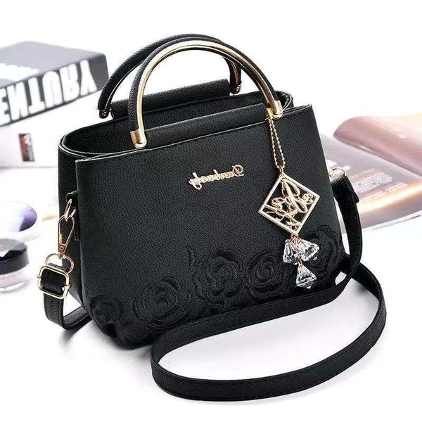 shoulder bags brand elegant ladies bag 2021 autumn fashion embroidery messenger handbag women
shoulder bags brand elegant ladies bag 2021 autumn fashion embroidery messenger handbag women