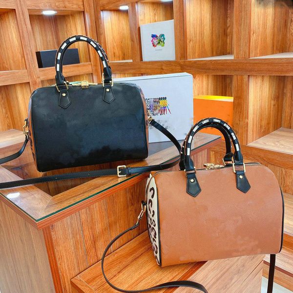 2021 latest styles wild at heart series onthego tote bags designers handbags cow leather embossed leopard print mommy bag
2021 latest styles wild at heart series onthego tote bags designers handbags cow leather embossed leopard print mommy bag