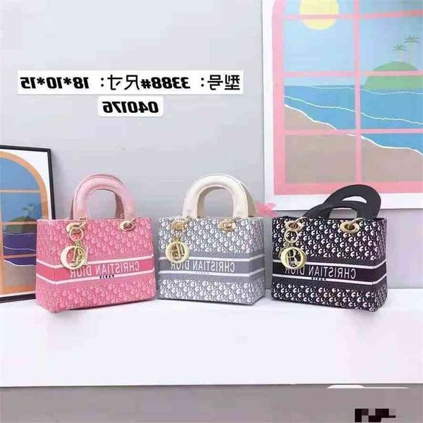 handbag2021 new korean printed d-word princess hand bag female student ins large capacity super firegg bag
handbag2021 new korean printed d-word princess hand bag female student ins large capacity super firegg bag