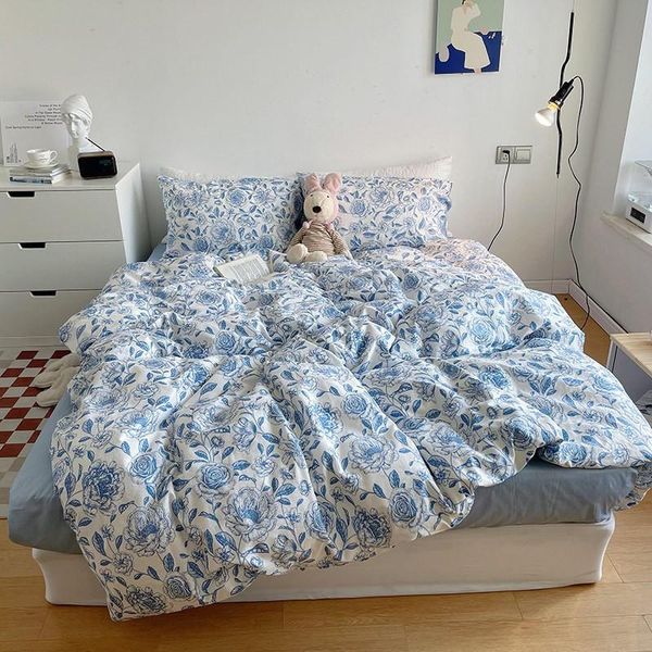 bedding sets classic blue botanical floral duvet cover set 100%cotton soft comforter with zipper bed sheet pillowcases
bedding sets classic blue botanical floral duvet cover set 100%cotton soft comforter with zipper bed sheet pillowcases