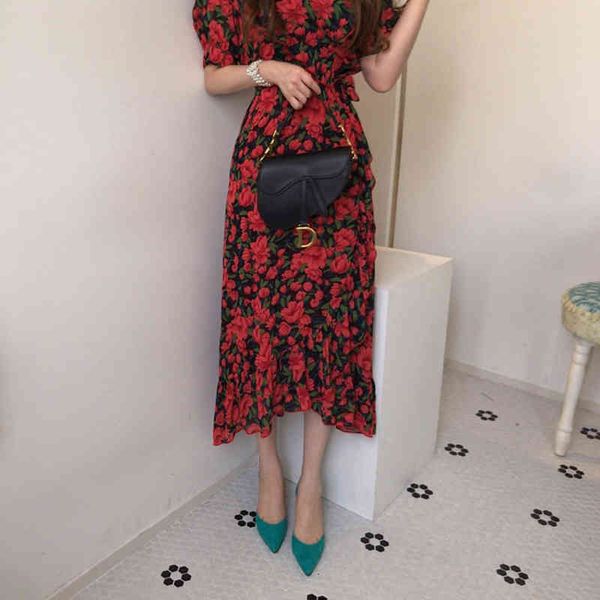 casual dresses 2021 korean flower print dress women elegant french v neck puff sleeve female vintage slim waist summer vestidos fe, Black;gray
casual dresses 2021 korean flower print dress women elegant french v neck puff sleeve female vintage slim waist summer vestidos fe, Black;gray