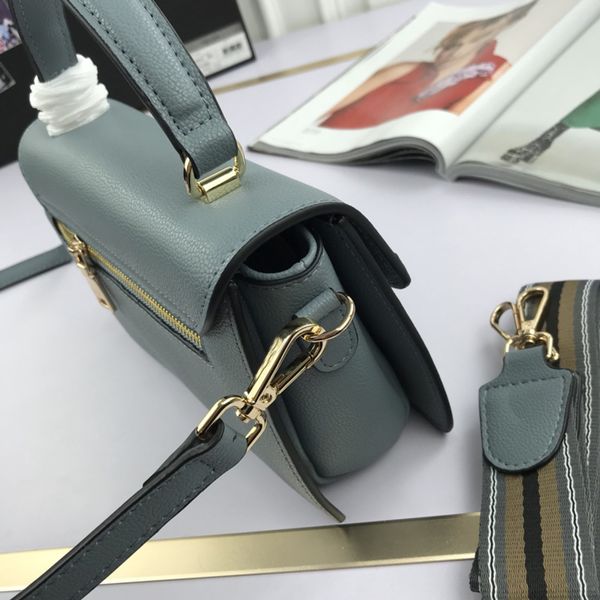 classic handbags women luxury fashion black flip shoulder bag striped double shoulders strap genuine leather brand handbag crossbody purse
classic handbags women luxury fashion black flip shoulder bag striped double shoulders strap genuine leather brand handbag crossbody purse