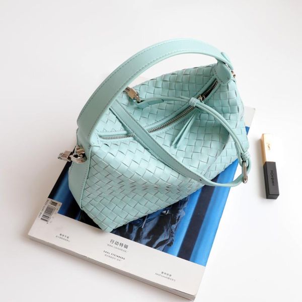 totes 2021 hand-woven bag trendy fashion dumpling shoulder portable messenger female
totes 2021 hand-woven bag trendy fashion dumpling shoulder portable messenger female