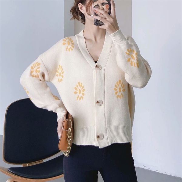 autumn women wool sweater coats cardigans long sleeve floral single breasted female loose v-neck casual sweaters clothing 210513, White;black
autumn women wool sweater coats cardigans long sleeve floral single breasted female loose v-neck casual sweaters clothing 210513, White;black