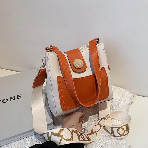 duffel bags retro texture bag female summer 2021 stitching color fashion messenger western style simple shoulder
duffel bags retro texture bag female summer 2021 stitching color fashion messenger western style simple shoulder