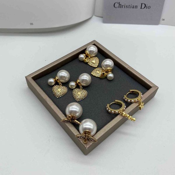 2021 new designer family's silver needle bee pearl earrings temperament heart, Golden
2021 new designer family's silver needle bee pearl earrings temperament heart, Golden