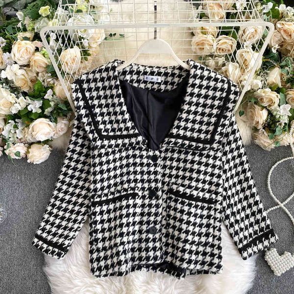 jackets vintage turn-down collar long sleeve plaid loose short coat women jackets, Black;brown
jackets vintage turn-down collar long sleeve plaid loose short coat women jackets, Black;brown