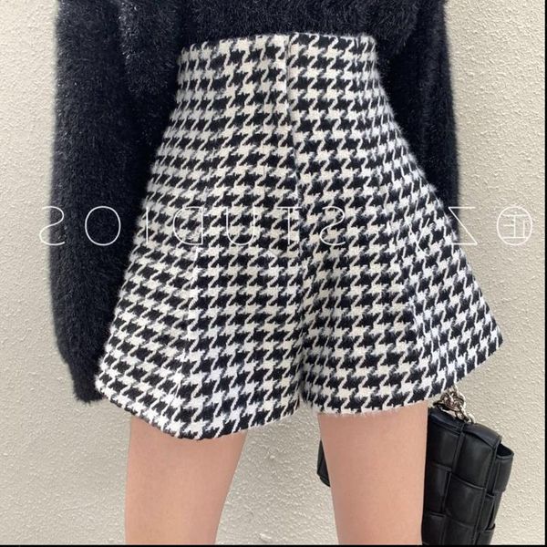 laides retro zipper houndstooth women shorts wide leg wool autumn and winter high waist plaid bottoms, White;black
laides retro zipper houndstooth women shorts wide leg wool autumn and winter high waist plaid bottoms, White;black