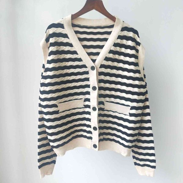 59% off factory outlet store early autumn women's wear v-neck wave stripe detachable sleeve knitted cardigan, White;black
59% off factory outlet store early autumn women's wear v-neck wave stripe detachable sleeve knitted cardigan, White;black