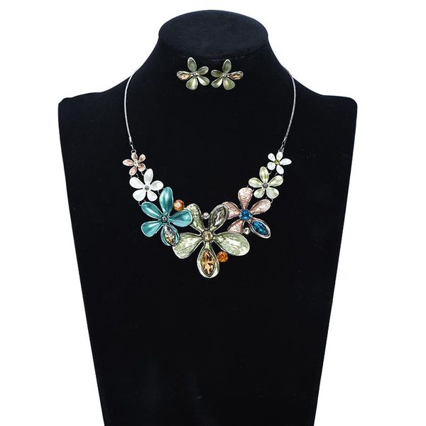 earrings & necklace vintage nigerian rhinestone green leaf custome for women bridal jewerly set, Silver
earrings & necklace vintage nigerian rhinestone green leaf custome for women bridal jewerly set, Silver