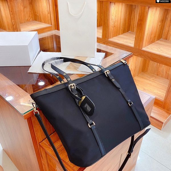 oversize handbags 2021 new temperament shoulder bags patent leather beach bag fashion original folding water-proof oxford cloth tote clutch
oversize handbags 2021 new temperament shoulder bags patent leather beach bag fashion original folding water-proof oxford cloth tote clutch