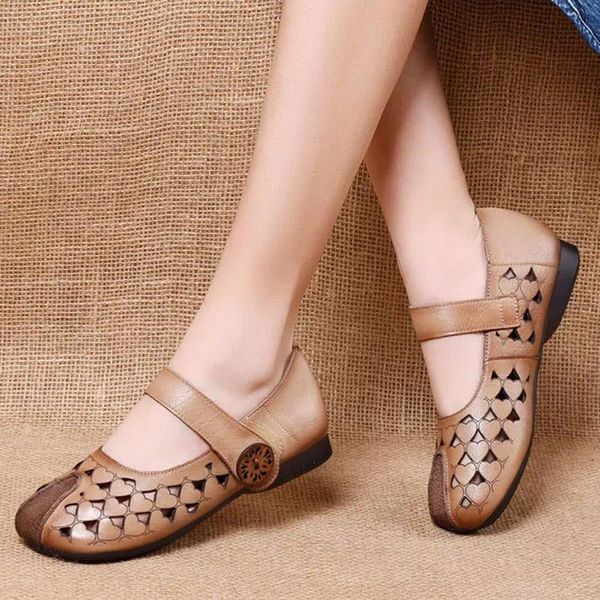 the first layer of cowhide soft sole baotou hollow mother shoes spring and summer retro flat-bottomed hole leather sandals, Black
the first layer of cowhide soft sole baotou hollow mother shoes spring and summer retro flat-bottomed hole leather sandals, Black