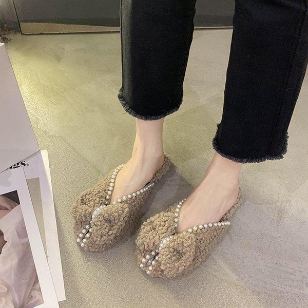 autumn furry women slippers 2021 fashionable wool flat pearl home interior plush soft shoes, Black
autumn furry women slippers 2021 fashionable wool flat pearl home interior plush soft shoes, Black