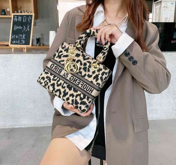 leopard princess female 2021 new portable shoulder messenger bag small fashion
leopard princess female 2021 new portable shoulder messenger bag small fashion
