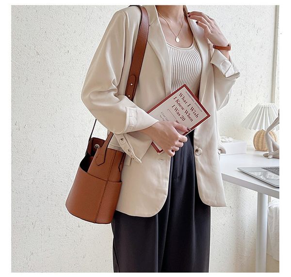 baoshi pu road 2021 handbag, straddle bag, multi color, large capacity and versatile fashion women's bucket bag
baoshi pu road 2021 handbag, straddle bag, multi color, large capacity and versatile fashion women's bucket bag