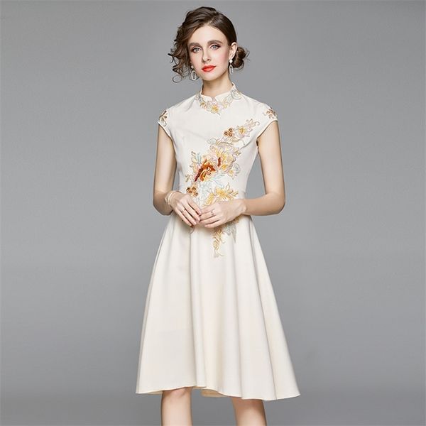 fashion runway vintage summer dress women's stand collar embroidery flower dresses vestidos 210520, Black;gray
fashion runway vintage summer dress women's stand collar embroidery flower dresses vestidos 210520, Black;gray