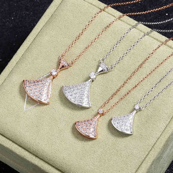 the new baojia high edition sterling silver 925 full diamond long skirt fan-shaped necklace female minority design sense clavicle chain
the new baojia high edition sterling silver 925 full diamond long skirt fan-shaped necklace female minority design sense clavicle chain