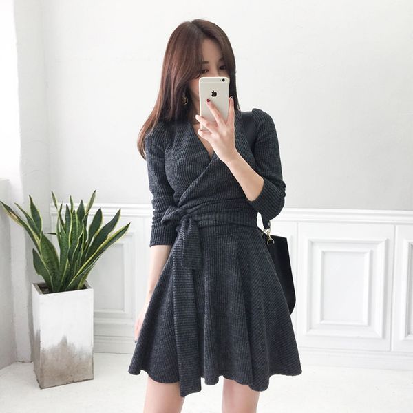 2021 new Fashion Gray V-neck long-sleeved knitted dress bow tie short Slim Wrapped dress women Autumn Winter High Street, Carbon color
2021 new Fashion Gray V-neck long-sleeved knitted dress bow tie short Slim Wrapped dress women Autumn Winter High Street, Carbon color