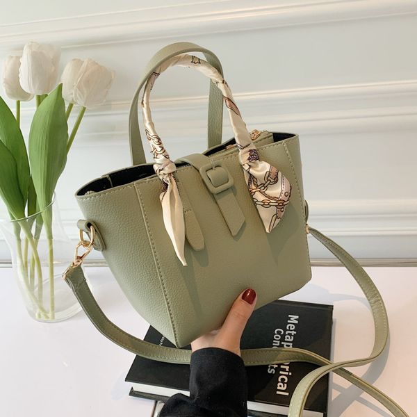 womens bag 2021 new silk towel portable square bag fashion simple solid color single shoulder straddle bag designer handbags
womens bag 2021 new silk towel portable square bag fashion simple solid color single shoulder straddle bag designer handbags