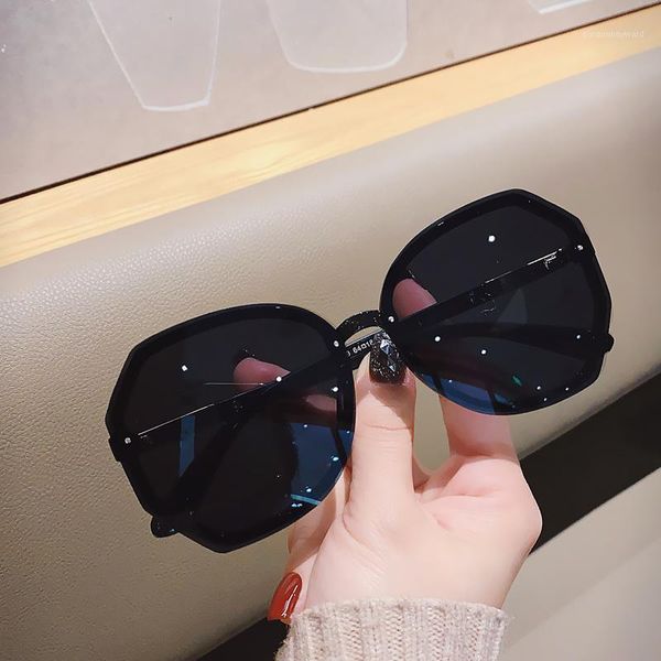 sunglasses summer style polygonal men women temperament anti-ultraviolet street pography travel black super, White;black
sunglasses summer style polygonal men women temperament anti-ultraviolet street pography travel black super, White;black