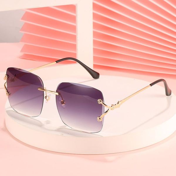 female square frame sunglasses personality rimless glasses street shooting two-tone, White;black
female square frame sunglasses personality rimless glasses street shooting two-tone, White;black