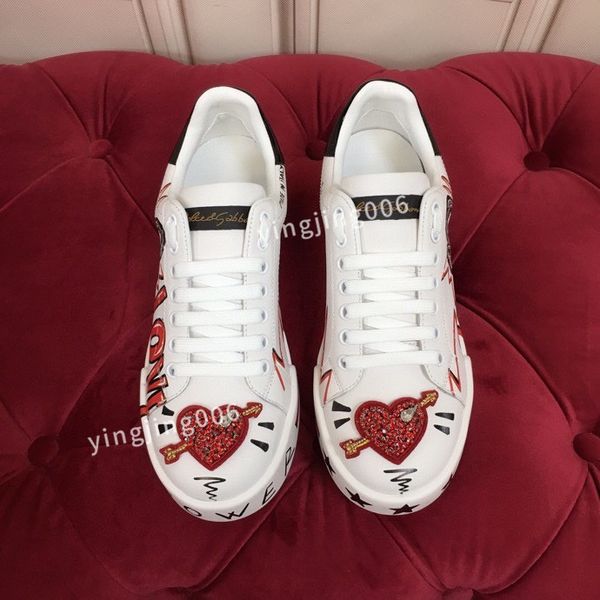 2021 luxury women sneakers designer shoes lnspired by motorcycle wheels a nylon gabardine sneaker has thick rubber sole 35-45, Red;white
2021 luxury women sneakers designer shoes lnspired by motorcycle wheels a nylon gabardine sneaker has thick rubber sole 35-45, Red;white