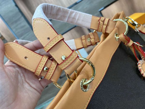 retro 2021 l shopping bag brown ladies fashion designer bag large capacity practical casual versatile style high-end brand temperament
retro 2021 l shopping bag brown ladies fashion designer bag large capacity practical casual versatile style high-end brand temperament