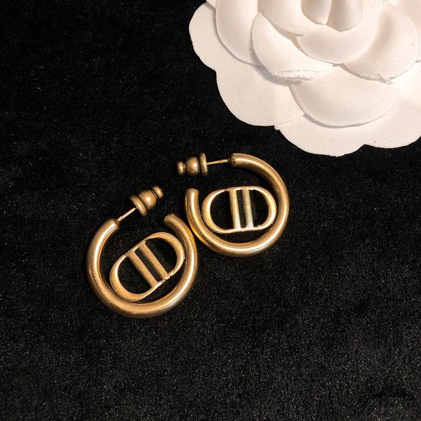 2021 new 925 sier needle simple c-shaped earrings japan and south korea fashion women, Golden
2021 new 925 sier needle simple c-shaped earrings japan and south korea fashion women, Golden