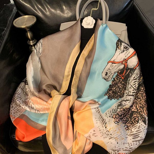 2021 imitation korean fashion printing silk women's simple style scarf warm wind proof bib, Blue;gray
2021 imitation korean fashion printing silk women's simple style scarf warm wind proof bib, Blue;gray